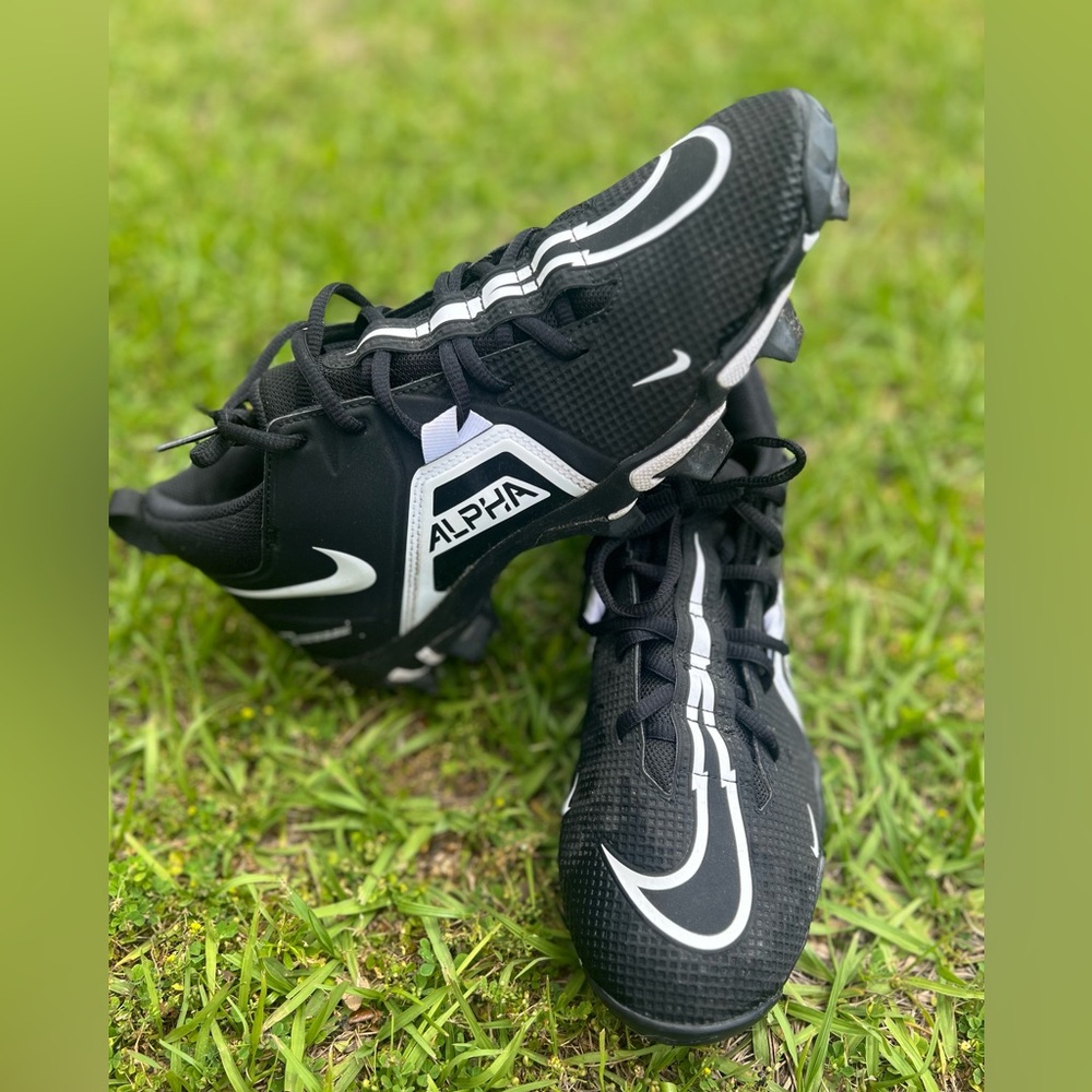 🖤Nike Alpha Football Cleats.. Size 9 … Black in color…. Great Used Condition…